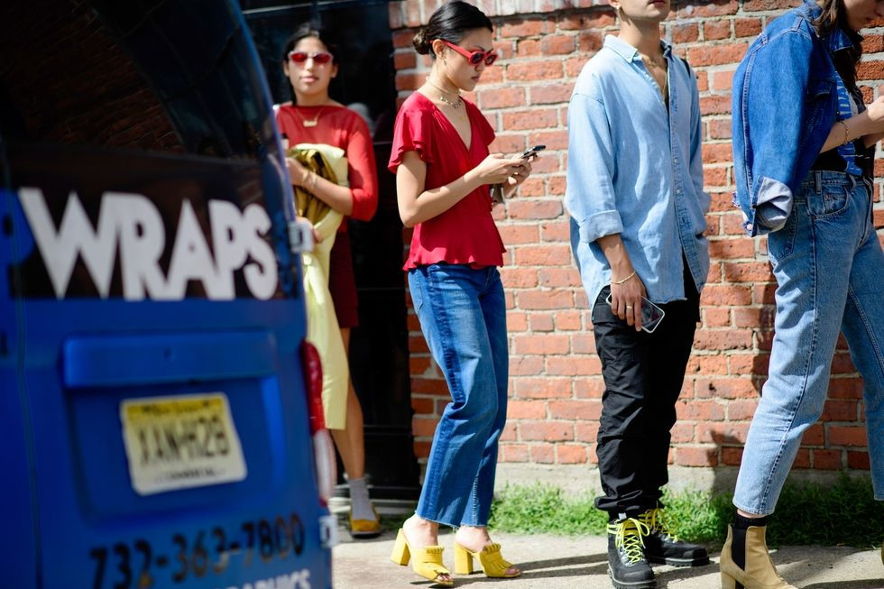 Vàng và đỏ: Xu hướng sắc màu nổi bật năm 2018